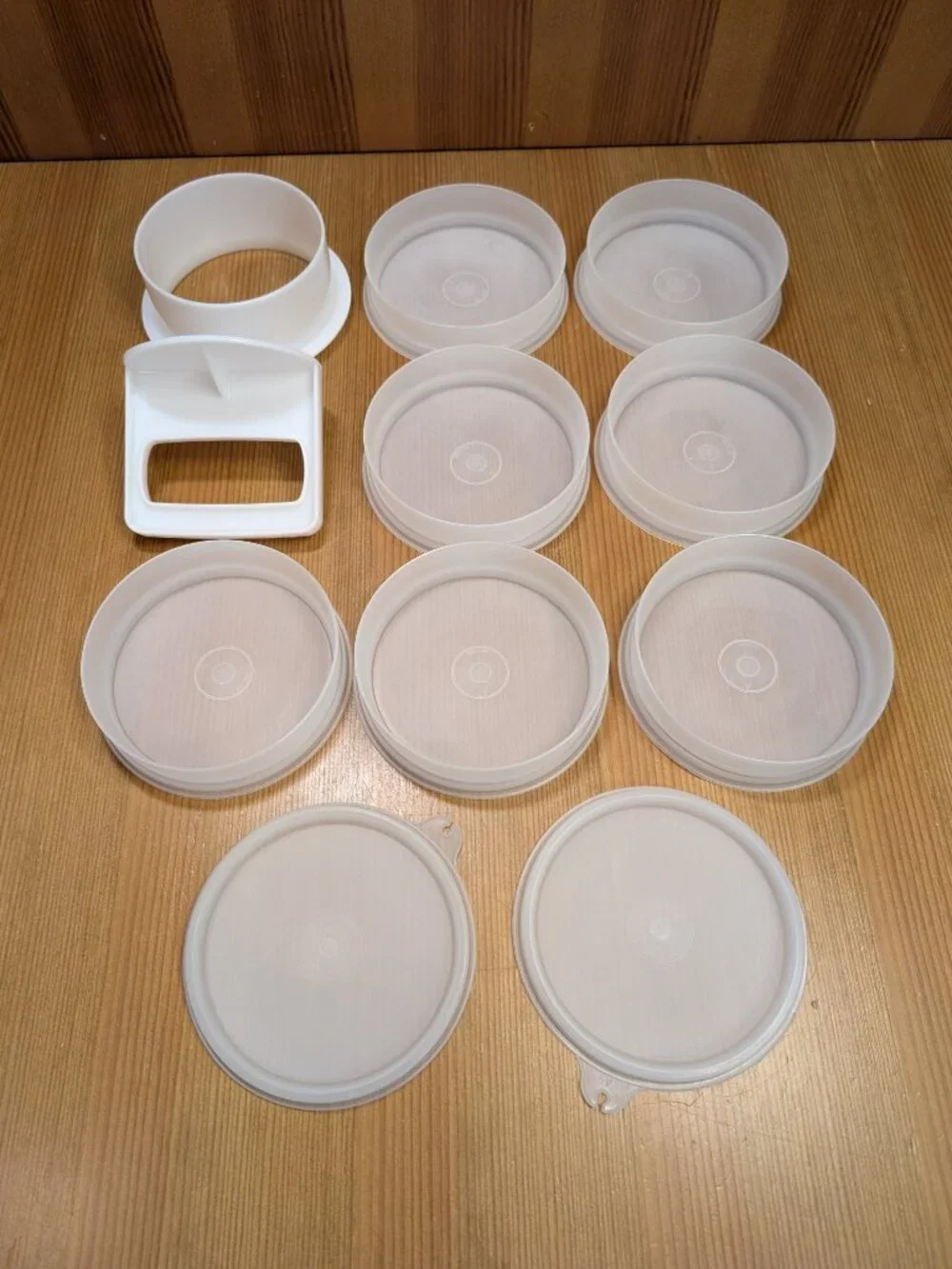 Tupperware Lot (7) Quarter Pounder Hamburger Keepers 882 w/Ring Press & Lids EUC
